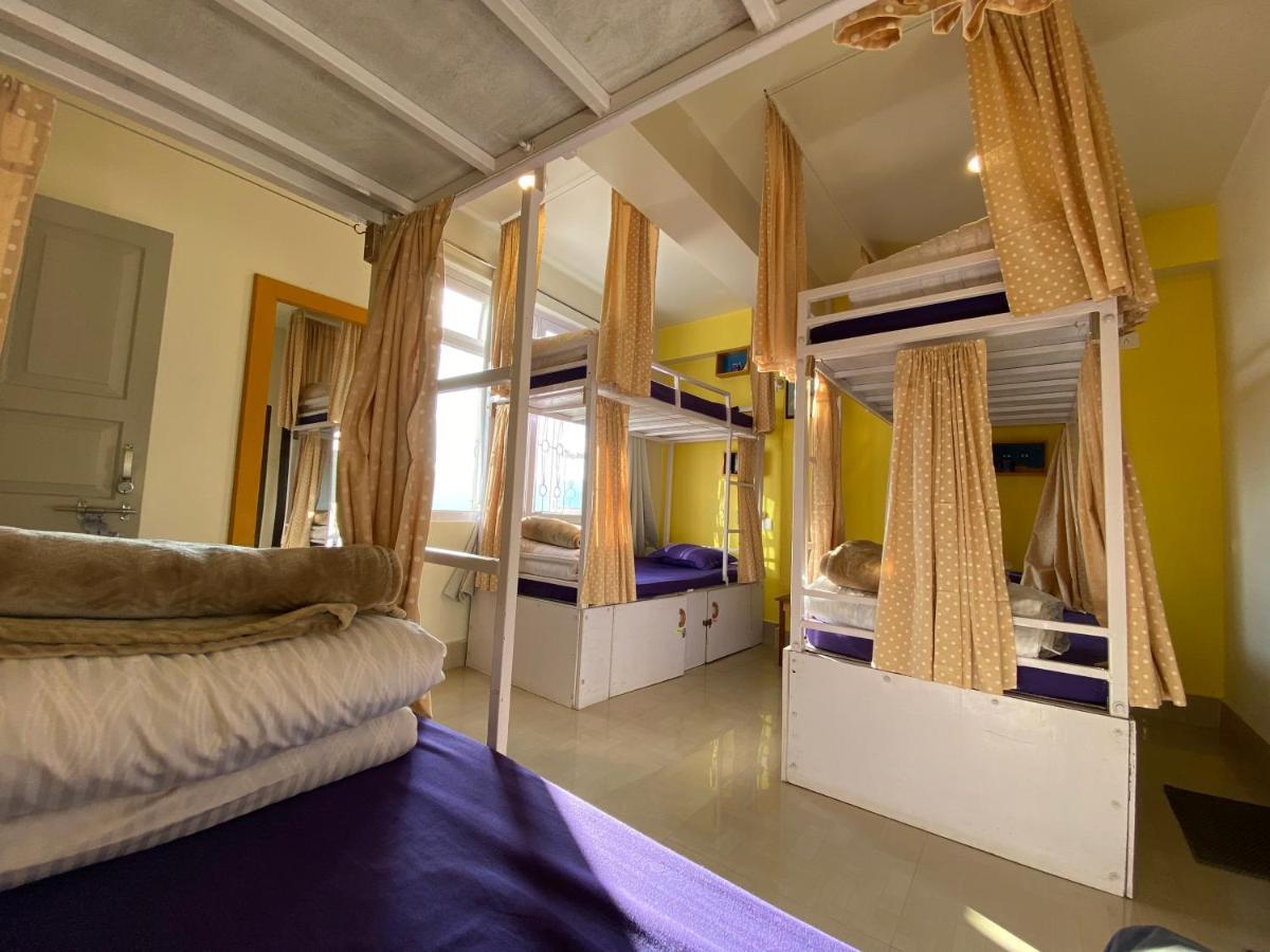 Хостел Tag Along Backpackers Гангток Экстерьер фото
