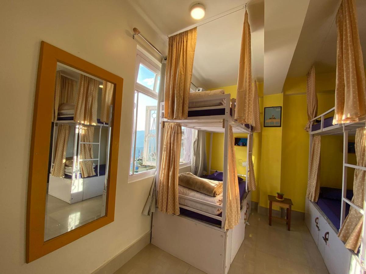 Хостел Tag Along Backpackers Гангток Экстерьер фото